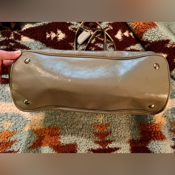 Coach Signature Stitch Carryall Kiss Lock Patent Leather Satchel - Picture 4 of 16